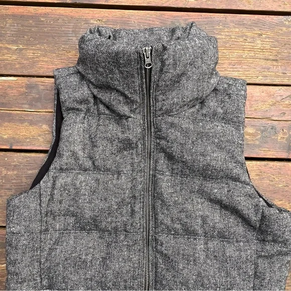 OLD NAVY GRAY HERRINGBONE WOOL BLEND PUFFER VEST SIZE MEDIUM - Picture 2 of 9